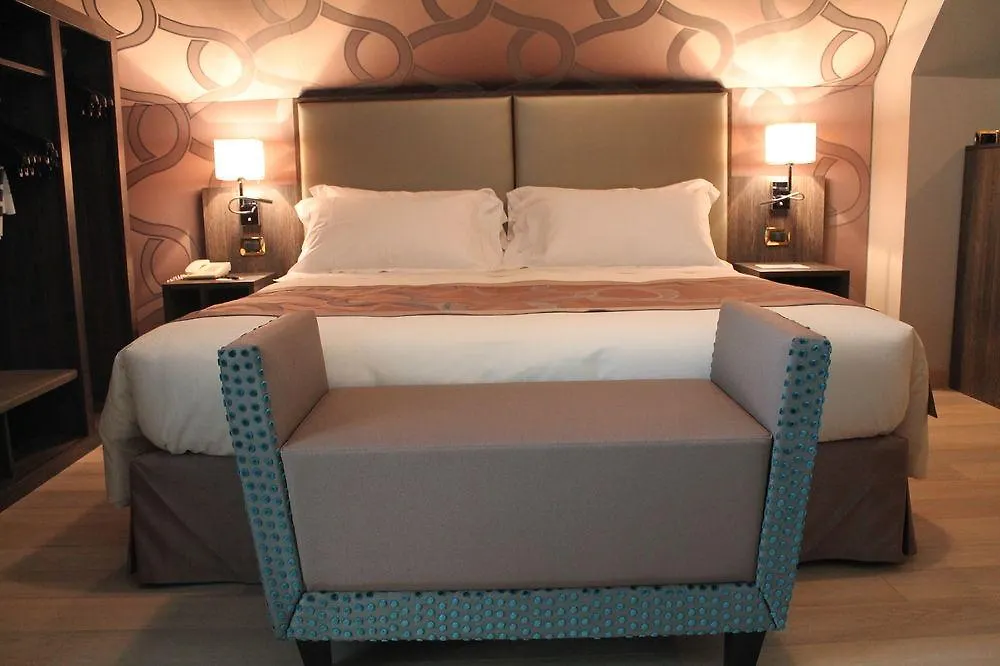 Hotel Mozart Milão 4*,