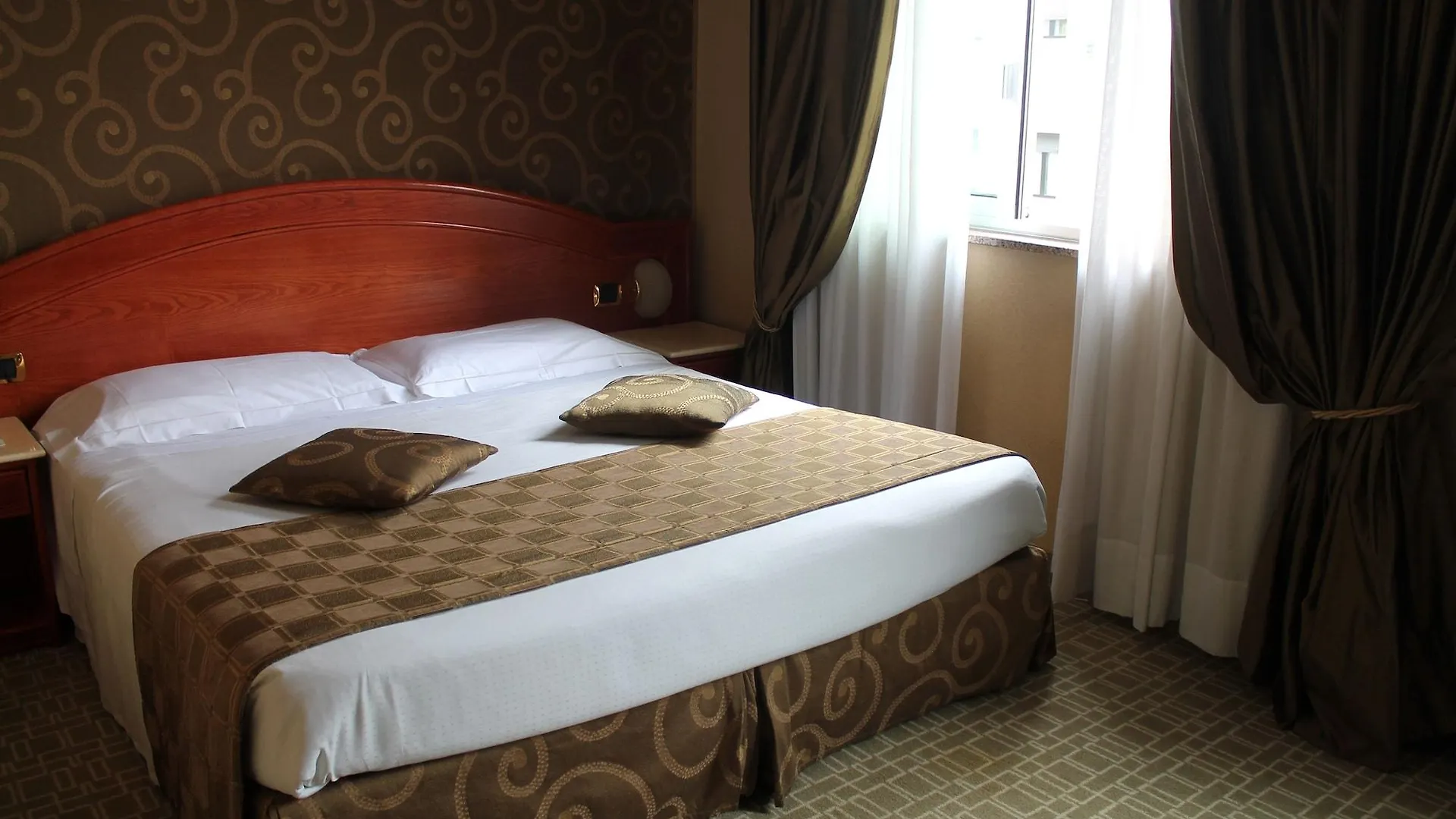 ****  Hotel Mozart Milão Itália