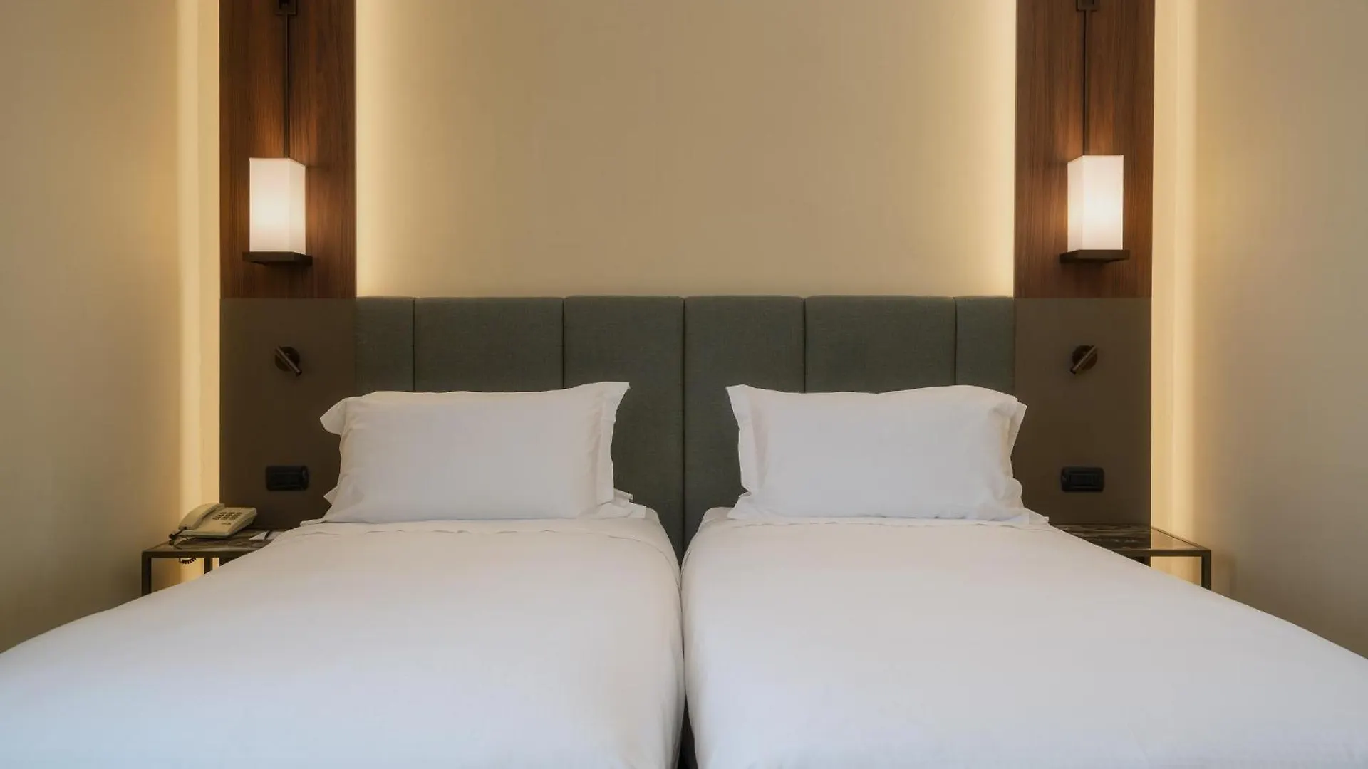 Hotel Mozart Μιλάνο 4*,