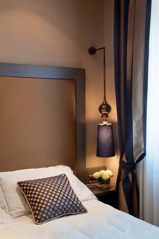 Hotel Mozart Μιλάνο 4*,